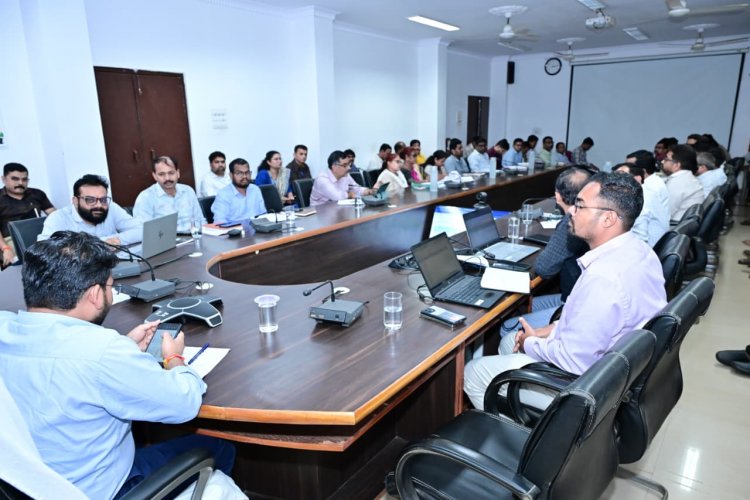 जिला पंचायत सीईओ अभिषेक कुमार ने नोडल अधिकारियों को आश्रम-छात्रावासों के निरीक्षण के दिए निर्देश