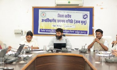 जशपुर : जन्म और मृत्यु प्रमाण पत्र समय सीमा में जारी करने के कलेक्टर रोहित व्यास ने दिए सख्त निर्देश
