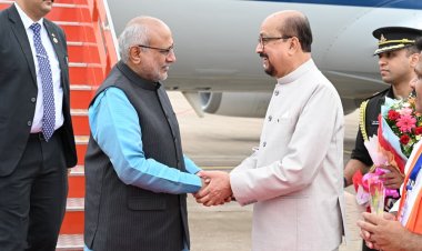 राज्यपाल श्री डेका ने उपराष्ट्रपति श्री राधाकृष्णन का किया आत्मीय स्वागत