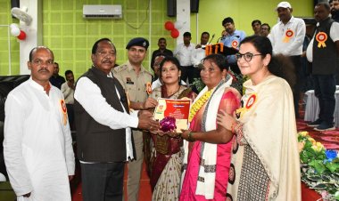 बलरामपुर-रामानुजगंज : शिक्षक केवल पाठ्यक्रम पूरा कराने वाला नहीं, पूरी पीढ़ी के चरित्र और सोच का निर्माता—मंत्री रामविचार नेताम