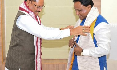 मुख्यमंत्री श्री विष्णु देव साय ने ओडिशा के मुख्यमंत्री श्री मोहन चरण माझी से की सौजन्य भेंट