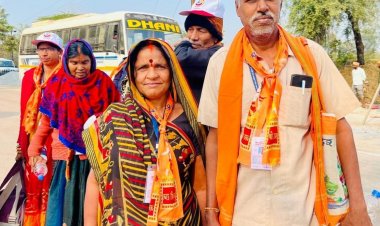 कबीरधाम के दंपती ने विशेष ट्रेन से पहुंचकर किए रामलला और बाबा विश्वनाथ के दर्शन