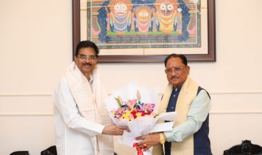 मुख्यमंत्री श्री विष्णु देव साय ने ओडिशा के राज्यपाल डॉ. हरि बाबू कंभमपति से की शिष्टाचार भेंट