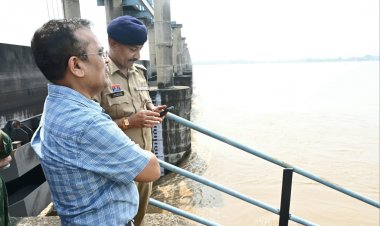 कलेक्टर-एसपी ने शिवरीनारायण पहुंचकर बैराज, पुल और प्रभावित क्षेत्रों का किया निरीक्षण