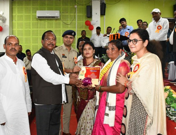 बलरामपुर-रामानुजगंज : शिक्षक केवल पाठ्यक्रम पूरा कराने वाला नहीं, पूरी पीढ़ी के चरित्र और सोच का निर्माता—मंत्री रामविचार नेताम