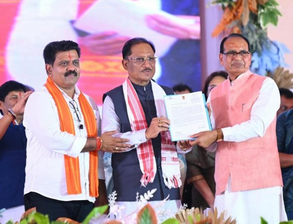 मुख्यमंत्री श्री विष्णु देव साय के नेतृत्व में छत्तीसगढ़ में योजनाओं का प्रभावी क्रियान्वयन, प्रतिदिन 1600 से अधिक आवास हो रहे पूर्ण : केंद्रीय मंत्री श्री चौहान