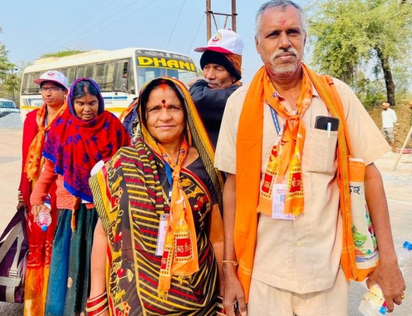 कबीरधाम के दंपती ने विशेष ट्रेन से पहुंचकर किए रामलला और बाबा विश्वनाथ के दर्शन