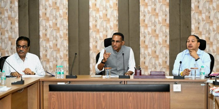 नए कार्यों की निविदा प्रक्रिया नवंबर तक पूरी कर जनवरी तक काम शुरू करने तथा ,अधिकारियों को सप्ताह में दो दिन निर्माण स्थलों का निरीक्षण करने सख्त निर्देश