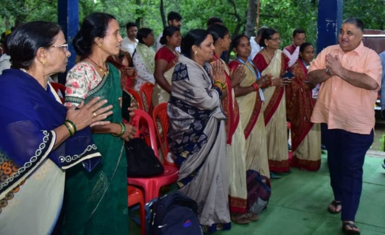 मितानिन बहनें छत्तीसगढ़ के स्वास्थ्य तंत्र की मजबूत और महत्वपूर्ण कड़ी, ग्रामीण स्वास्थ्य सेवाओं को अंतिम व्यक्ति तक पहुंचाने में निभा रहीं अहम भूमिका-मंत्री रीराजेश अग्रवाल