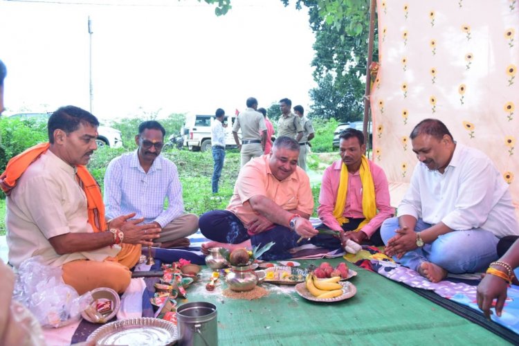 रायपुर : अंबिकापुर के खम्हरिया और उदयपुर में महतारी सदन निर्माण का भूमिपूजन, महिलाओं के हुनर और आत्मनिर्भरता को मिलेगा नया मंच