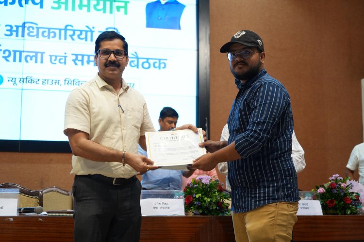 सोशल मीडिया और एआई टूल्स के प्रभावी उपयोग में उत्कृष्ट प्रदर्शन पर अंक पांडे राज्य स्तर पर सम्मानित