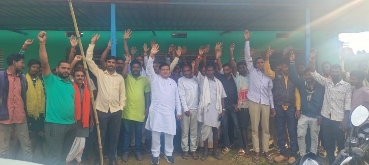 जशपुर पाठ क्षेत्र में कांग्रेस का महत्वपूर्ण बैठक, पूर्व विधायक विनय भगत ने कार्यकर्ताओं को दिया संगठन मजबूत करने का मंत्र