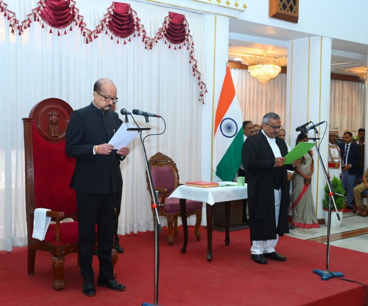 रायपुर : न्यायाधिपति कृष्न राम महापात्र बने छत्तीसगढ़ हाईकोर्ट के 16वें मुख्य न्यायाधीश, राज्यपाल रमेन डेका ने दिलाई शपथ