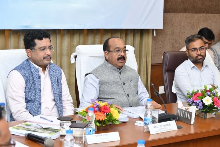 नगरीय निकायों की समीक्षा में अरुण साव ने तय की जवाबदेही, बोले- सुबह निकलें अधिकारी और देखें शहर की जमीनी हकीकत
