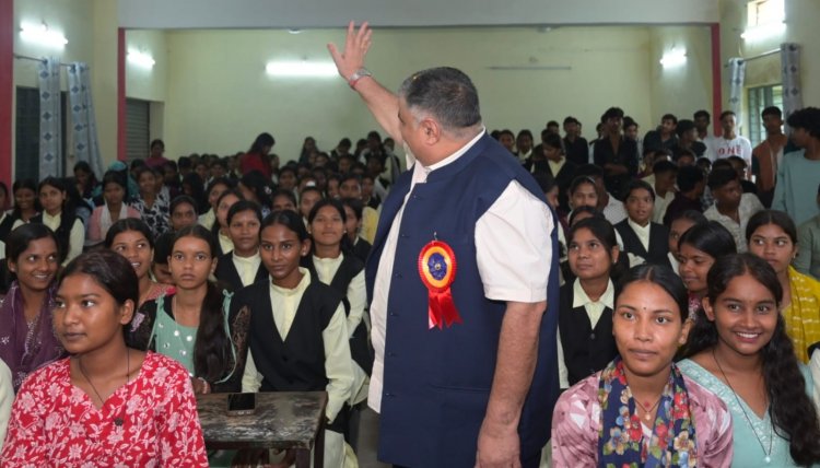 पर्यटन एवं संस्कृति मंत्री श्री राजेश अग्रवाल ने नवप्रवेशित विद्यार्थियों का किया स्वागत, उज्ज्वल भविष्य के लिए दी शुभकामनाएं