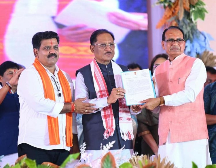 मुख्यमंत्री श्री विष्णु देव साय के नेतृत्व में छत्तीसगढ़ में योजनाओं का प्रभावी क्रियान्वयन, प्रतिदिन 1600 से अधिक आवास हो रहे पूर्ण : केंद्रीय मंत्री श्री चौहान