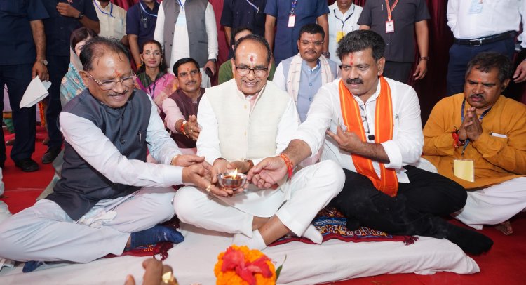 केंद्रीय मंत्री श्री शिवराज सिंह चौहान और मुख्यमंत्री श्री विष्णु देव साय ने सक्ति जिले में 121.70 करोड़ रुपए के 38 विकास कार्यों का किया लोकार्पण एवं भूमिपूजन