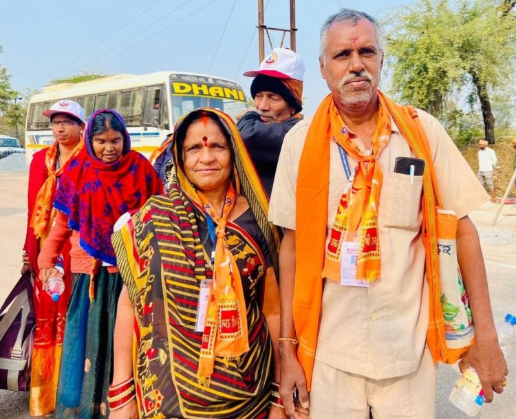 कबीरधाम के दंपती ने विशेष ट्रेन से पहुंचकर किए रामलला और बाबा विश्वनाथ के दर्शन