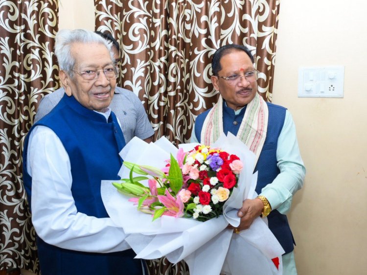 मुख्यमंत्री श्री विष्णु देव साय ने छत्तीसगढ़ के पूर्व राज्यपाल श्री विश्वभूषण हरिचंदन से की सौजन्य भेंट