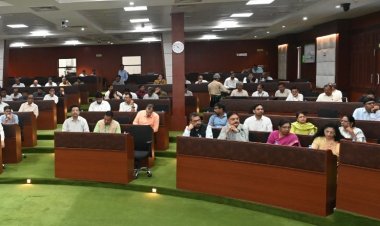 नागरिक सेवाओं में तकनीक, निवेश, रोजगार, ग्रामीण संपर्क और प्राकृतिक संसाधनों के बेहतर प्रबंधन पर जोर
