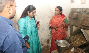 कलेक्टर ने पूजा महिला स्व-सहायता समूह की आजीविका गतिविधियों का लिया जायजा