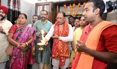 मुख्यमंत्री श्री साय ने रायपुर के कालीबाड़ी मंदिर एवं दुर्गा पूजा पंडाल में टेका माथा, प्रदेशवासियों की खुशहाली के लिए मांगा आशीर्वाद