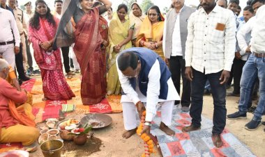 महाअष्टमी पर चलगली क्षेत्र को मंत्री श्री रामविचार नेताम का बड़ी सौगात मोरन नदी पर 5.91 करोड़ की लागत से बनेगा उच्चस्तरीय पुल