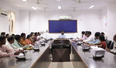 कलेक्टर श्री रोहित व्यास ने फसल विविधीकरण और उद्यानिकी फसलों के लाभों के प्रति किसानों को जागरूक करने  दिए निर्देश