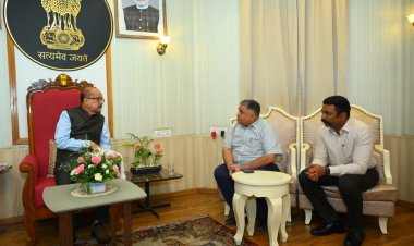 रायपुर : राज्यपाल से पर्यटन एवं संस्कृति मंत्री ने की सौजन्य भेंट