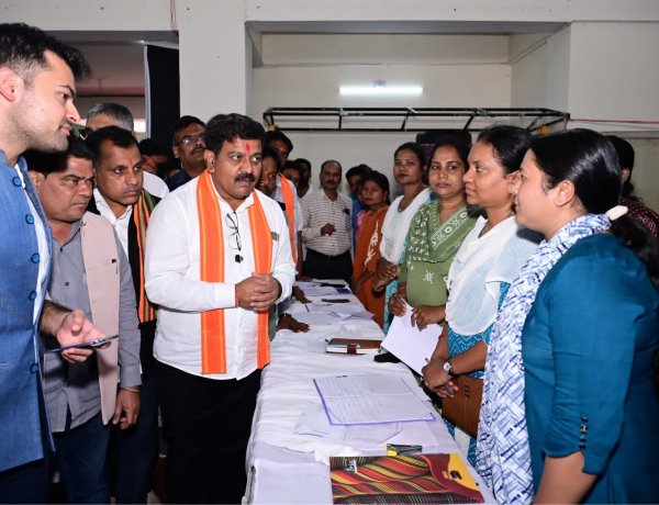बस्तर अंचल नक्सली हिंसा के दौर से बाहर निकलकर विकास की नई दिशा में अग्रसर - मुख्यमंत्री श्री विष्णु देव साय