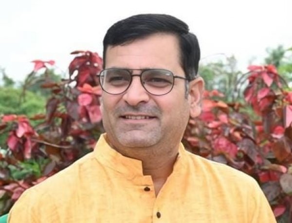 मुख्यमंत्री श्री विष्णु देव साय के मंशानुरूप वित्त एवं पंजीयन मंत्री श्री ओपी चौधरी के नेतृत्व में पंजीयन सेवाओं में सुधार से आम नागरिकों को मिल रही सहूलियत