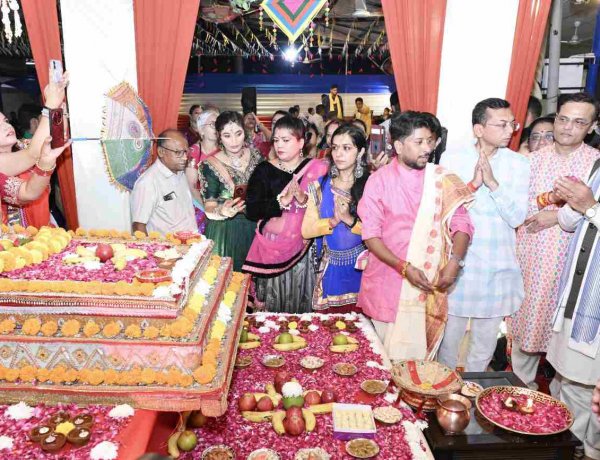 मुख्यमंत्री ने मां दुर्गा की आराधना कर प्रदेशवासियों की सुख-समृद्धि और खुशहाली की कामना की