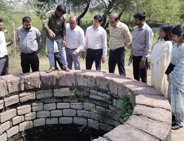 आयुक्त श्री तारन प्रकाश सिन्हा ने बेमेतरा जिले में वीबी-जी राम जी योजना के कार्यों का किया सघन निरीक्षण