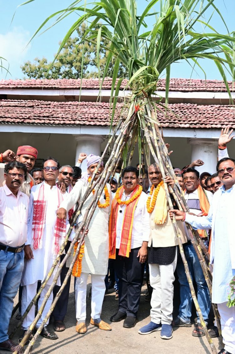 गन्ने का मूल्य 425 रुपये प्रति क्विंटल होने पर किसानों में खुशी, उप मुख्यमंत्री श्री विजय शर्मा को गन्ना भेंटकर किया अभिनंदन