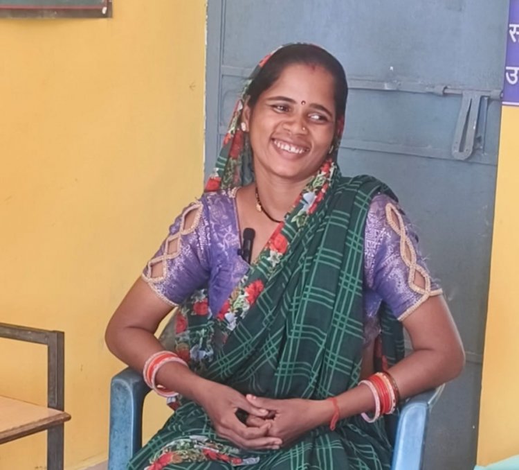 योजना की 32वीं किस्त मिलने से मानकुंवर के चेहरे पर आई खुशी, बच्चों के लिए खरीद रही हैं कॉपी-पेन और जरूरी शैक्षणिक सामग्री