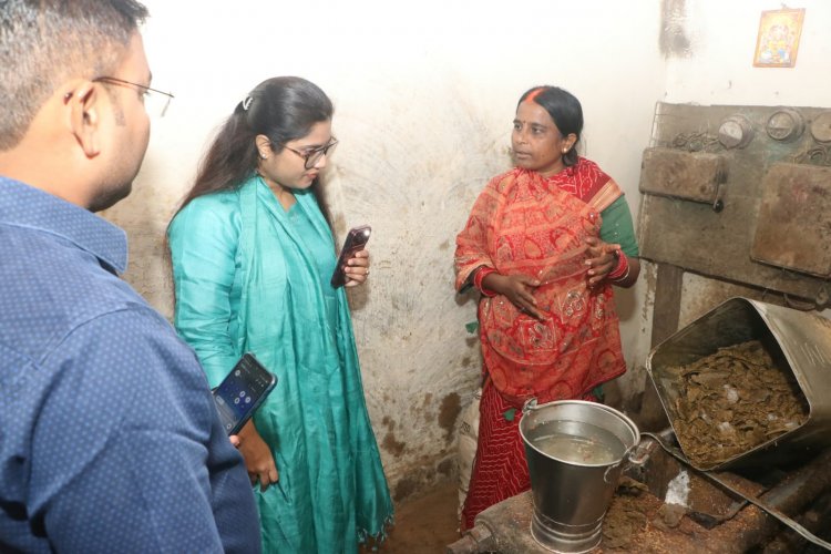 कलेक्टर ने पूजा महिला स्व-सहायता समूह की आजीविका गतिविधियों का लिया जायजा
