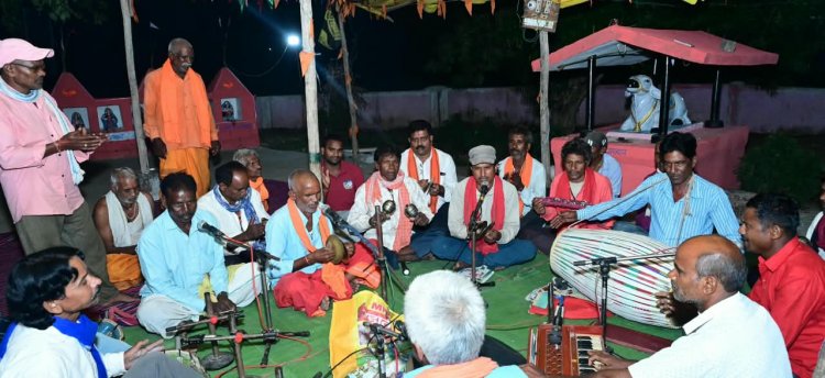 ग्रामीणों के साथ भक्ति रस में झूमे उप मुख्यमंत्री, लोगों की समस्याएं सुनकर निराकरण के दिए निर्देश