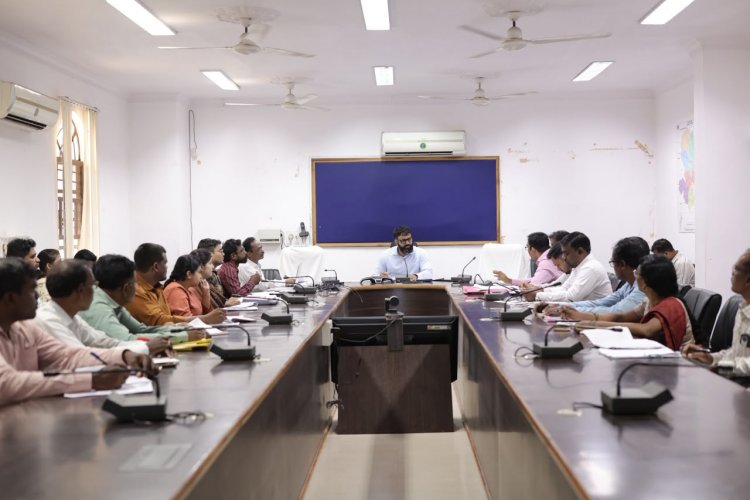 कलेक्टर श्री रोहित व्यास ने फसल विविधीकरण और उद्यानिकी फसलों के लाभों के प्रति किसानों को जागरूक करने  दिए निर्देश