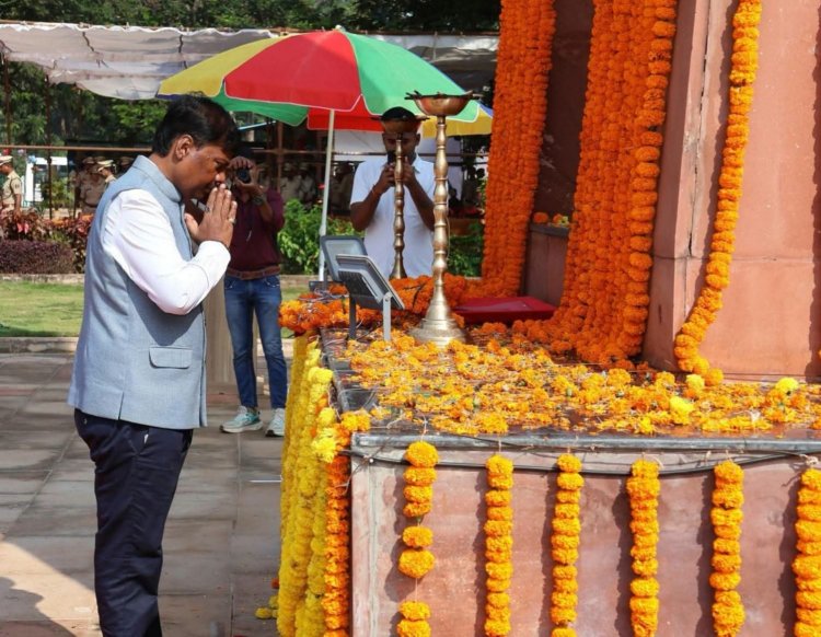 पुलिस स्मृति दिवस पर अमर शहीद वाटिका में दी श्रद्धांजलि, शहीद जवानों के परिजनों से की मुलाकात